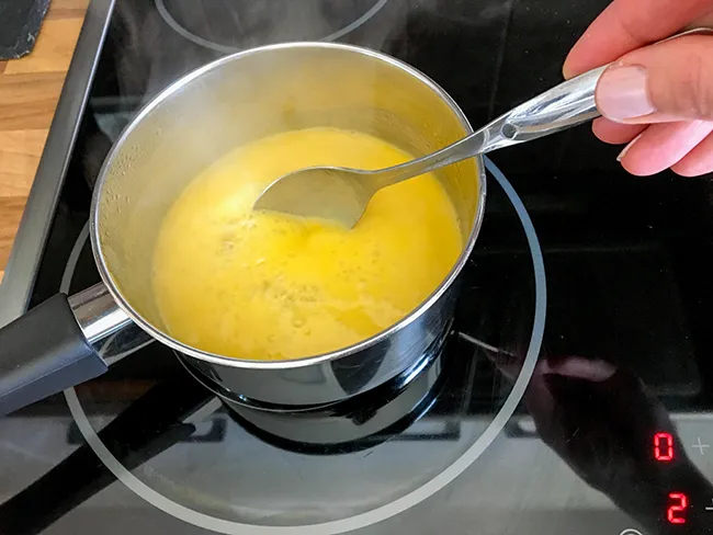 Agar-liemen keittäminen.