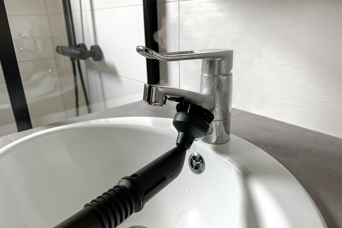 Hanan alaosan puhdistus höyrypesurilla