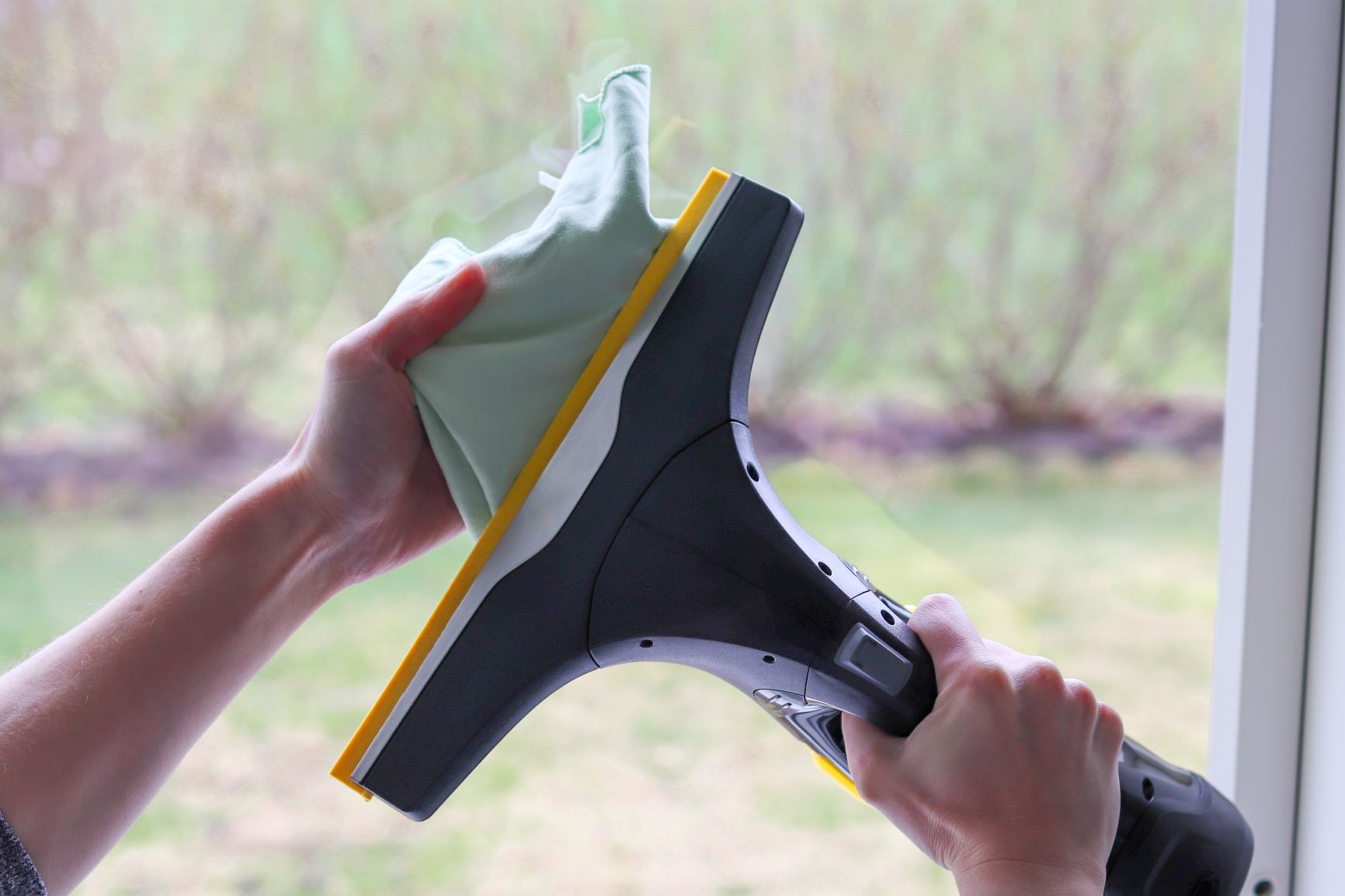 Ikkunapesuri käytössä