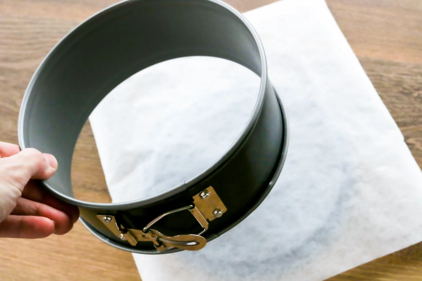 Leivinpaperi irtopohjavuoan pohjalle