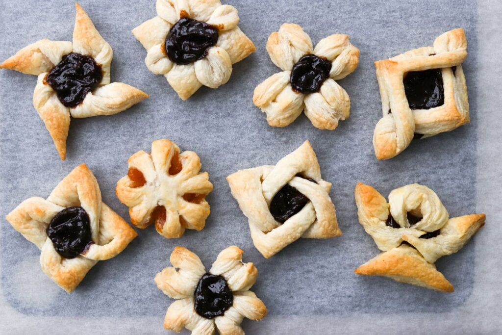 Erilaisia joulutorttuja