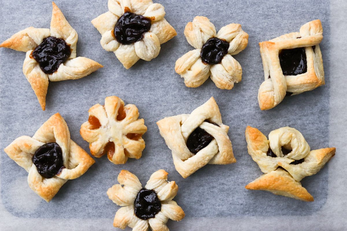 Erilaisia joulutorttuja