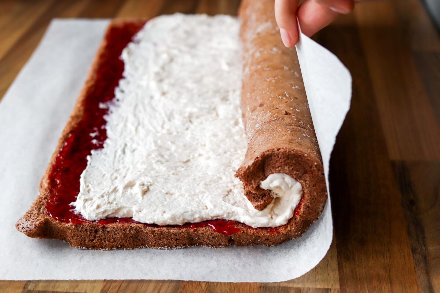 Kääretortun kääriminen rullalle