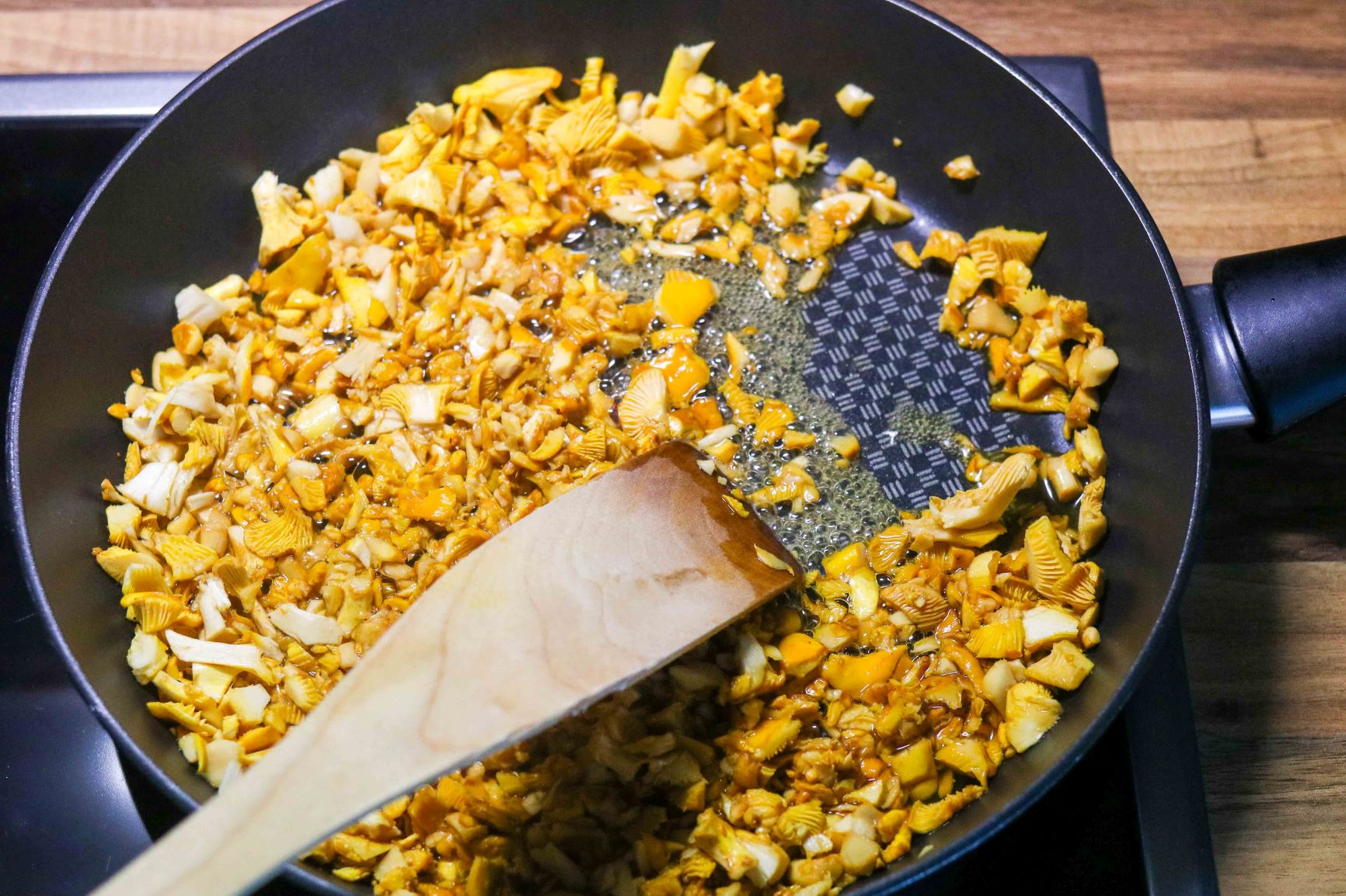 Kantarelleja pannulla