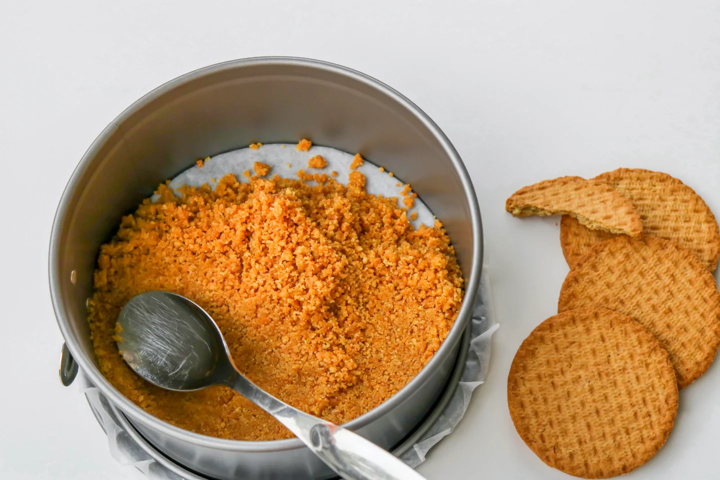 Keksipohja kakkuun digestive-kekseistä