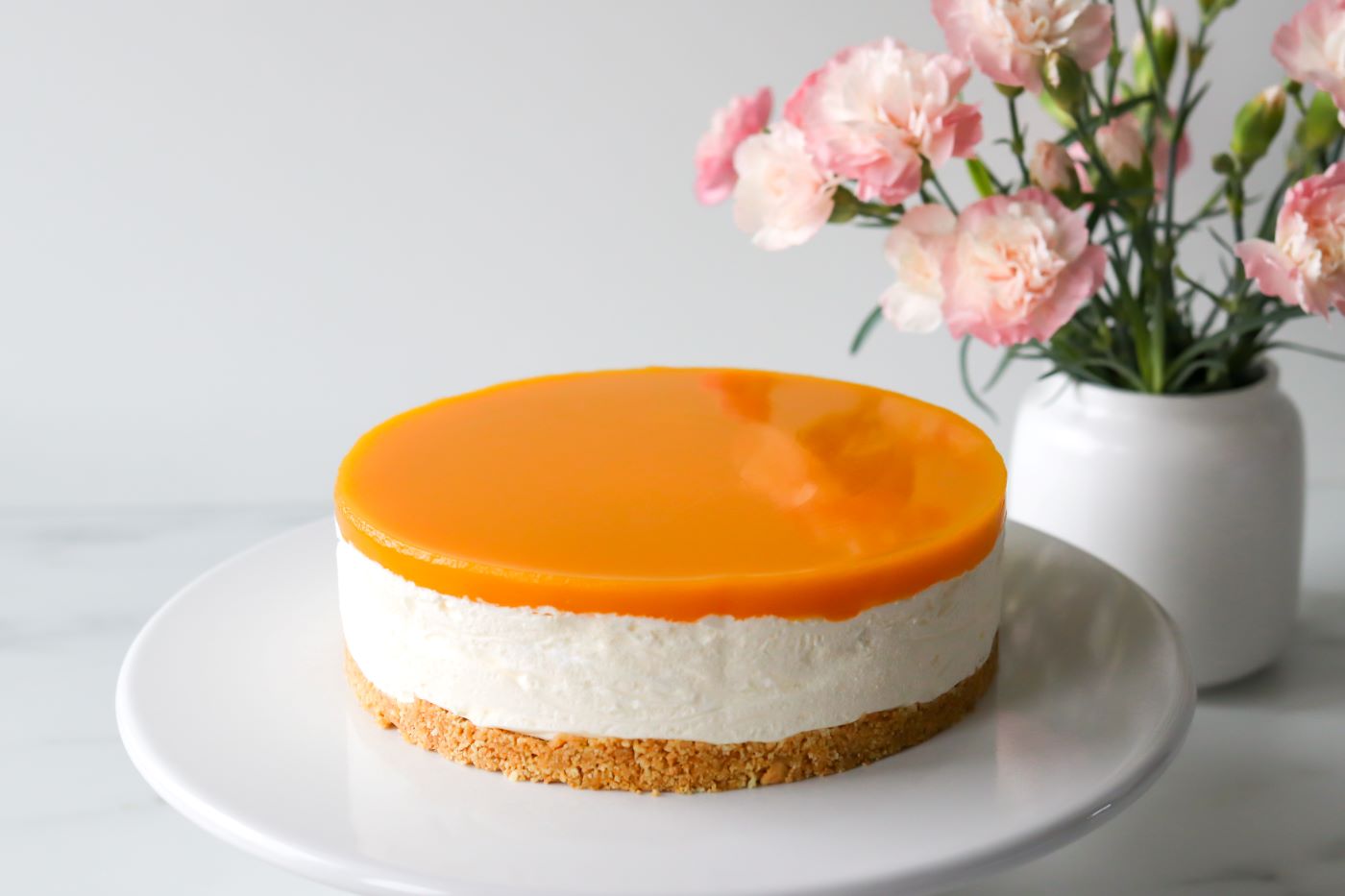 Juustokakku, jonka päällä on kiille