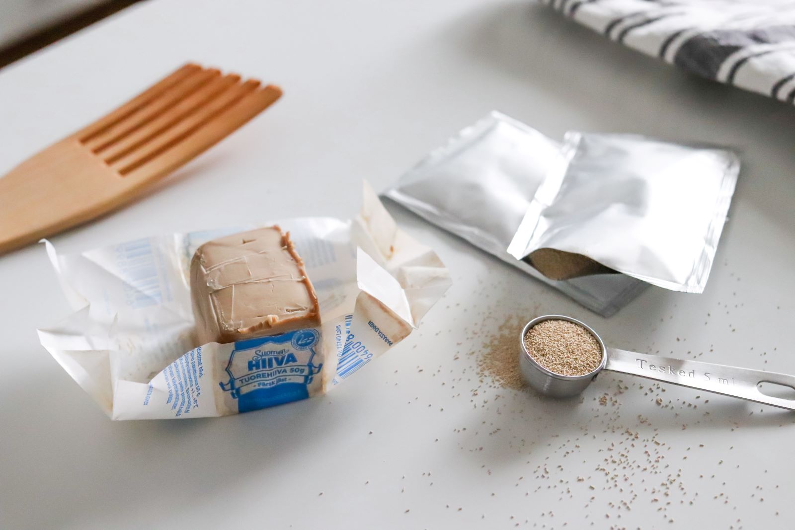 Tuorehiiva ja kuivahiiva