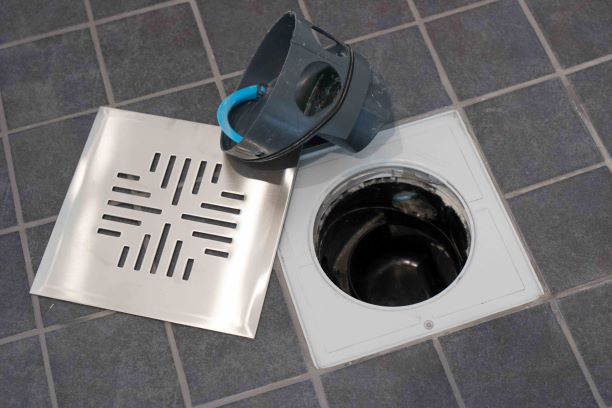 Lattiakaivon hajulukko