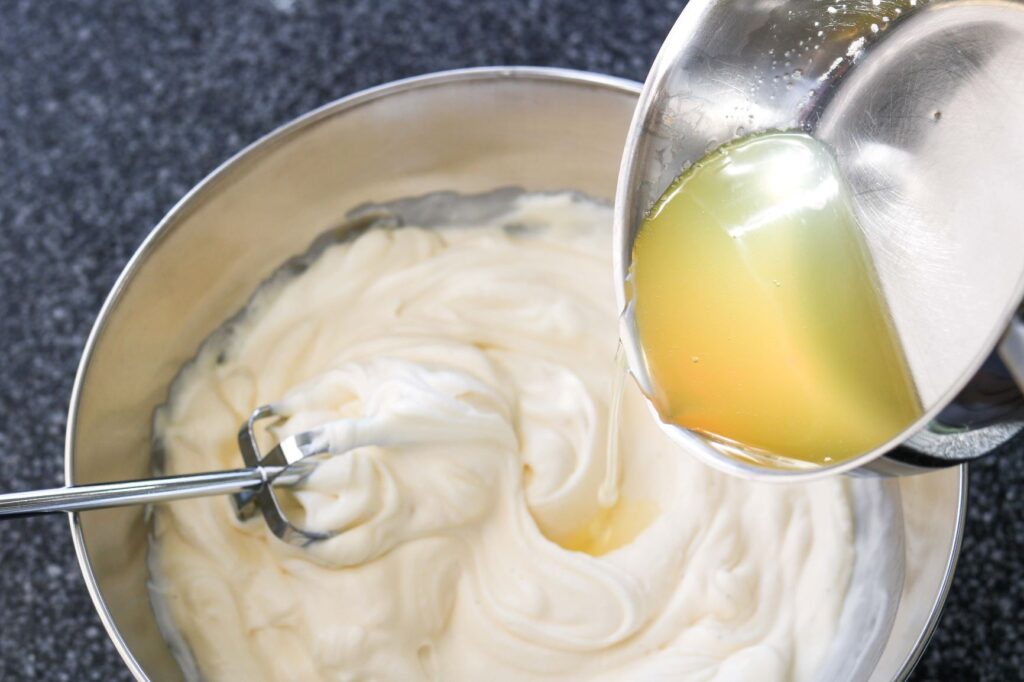 Liivateliemen kaataminen ohuena nauhana