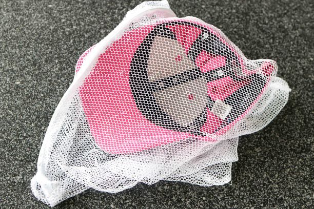 Lippalakki pesupussissa