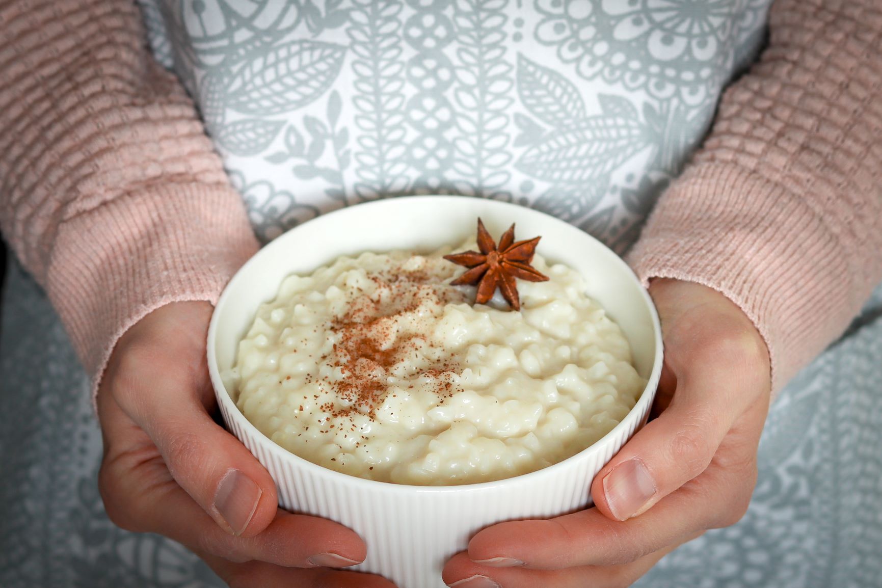 Riisipuuroa kulhossa