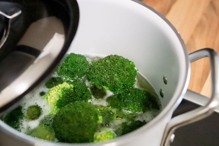 Parsakaali kiehumassa