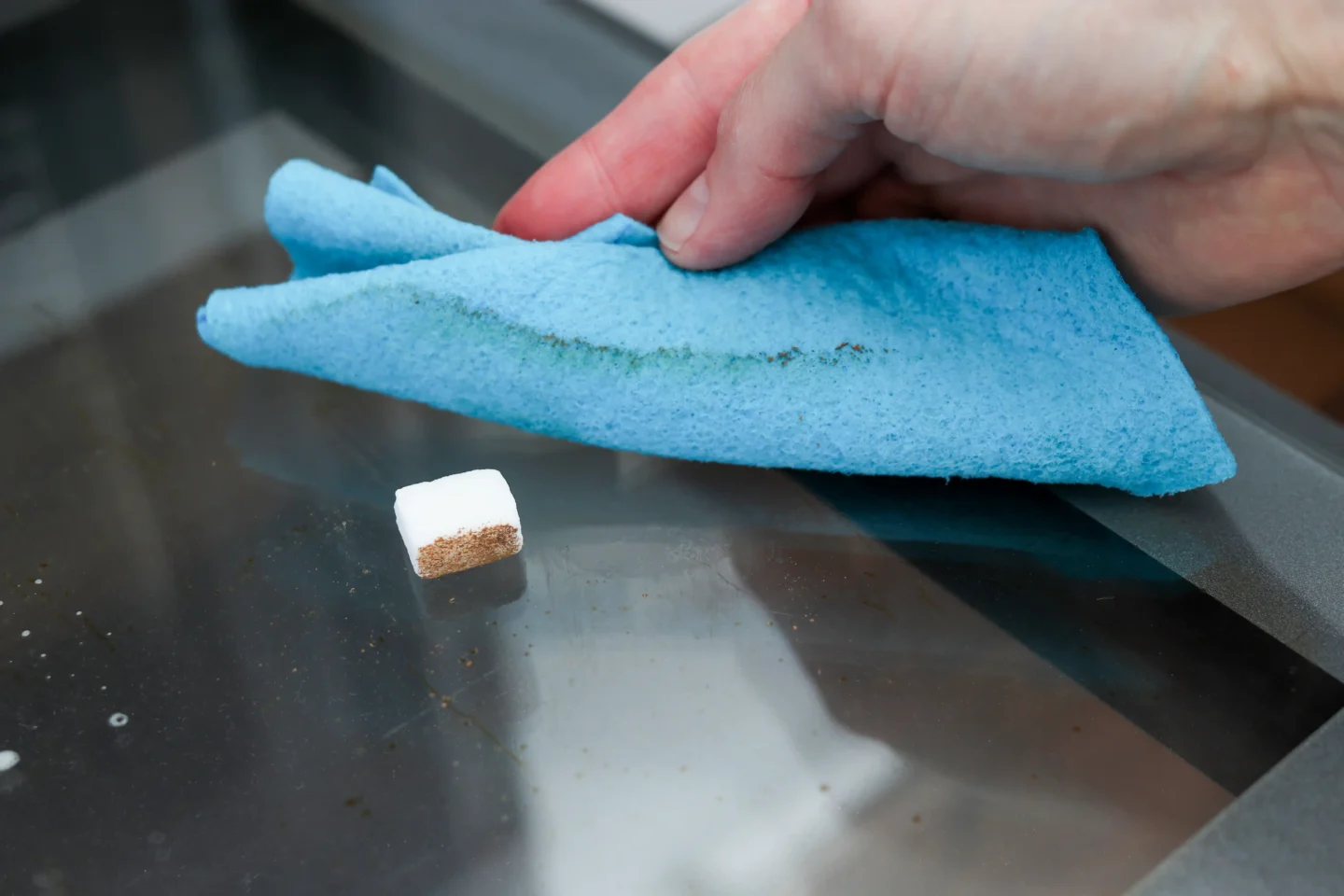 Sokeripala irrottaa likaa