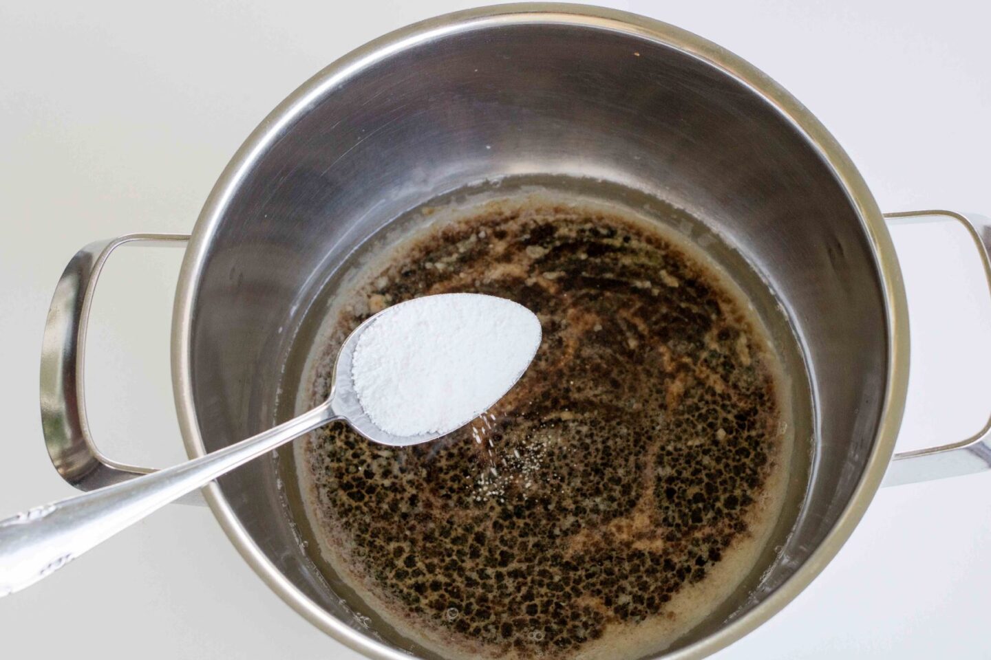 Pohjaan palaneen kattilan puhdistus