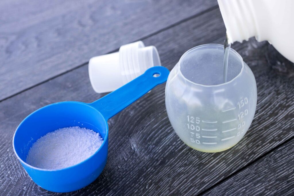 Pyykinpesuaineita mitoissa