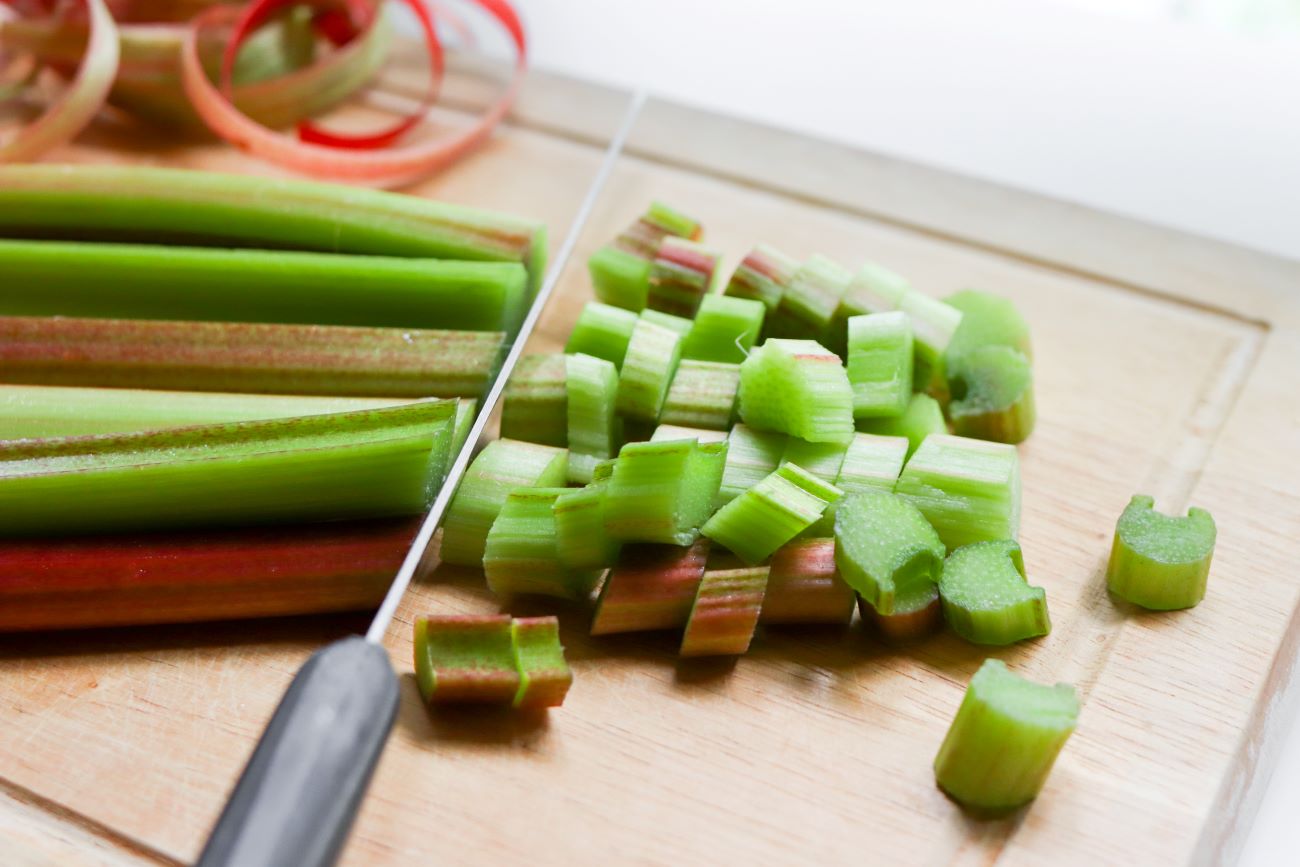 Raparperin pilkkominen