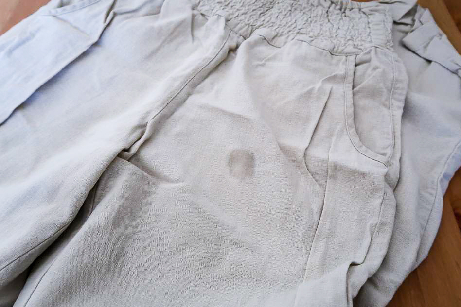 Rasvatahra housuissa