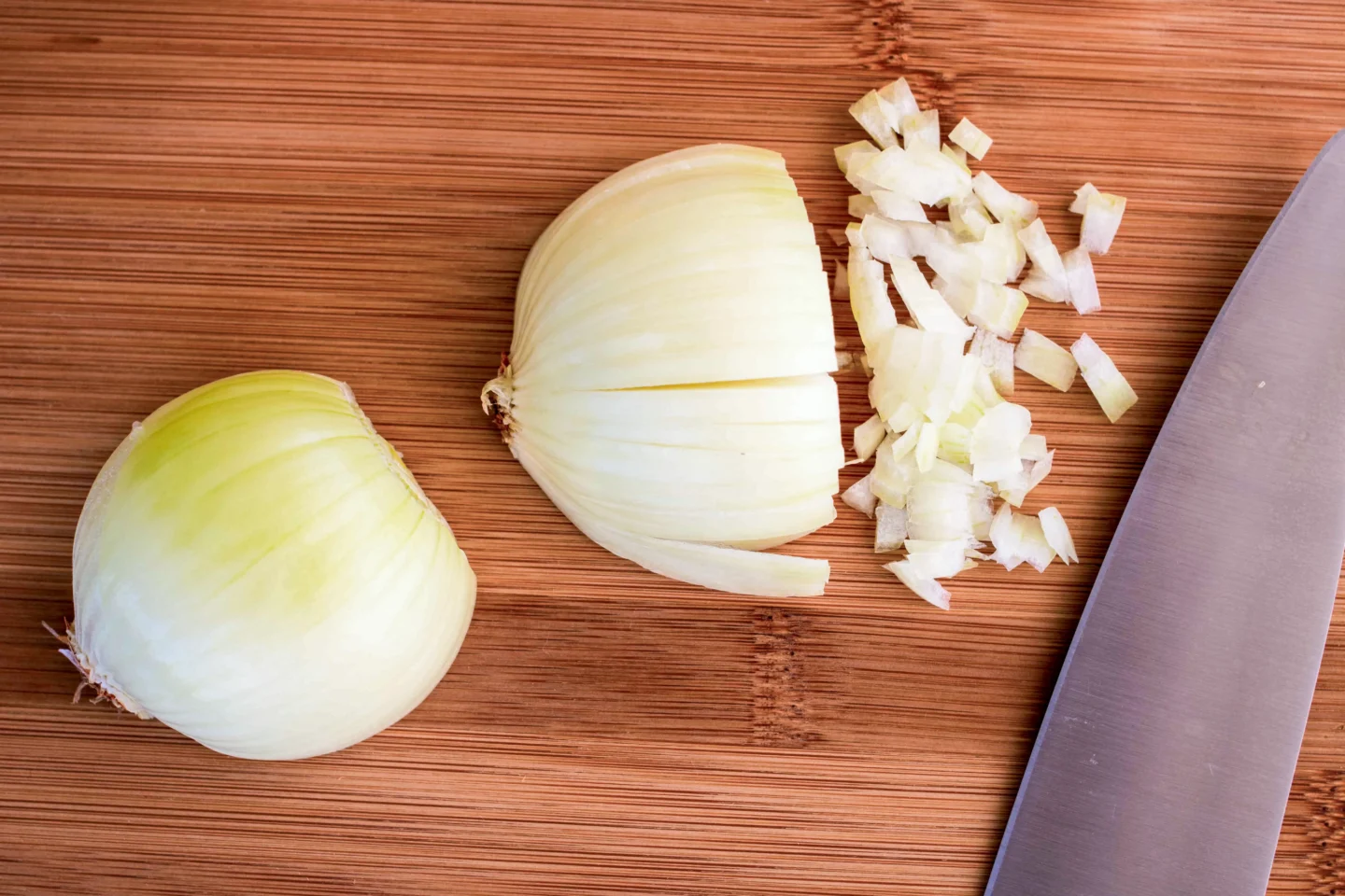 Sipulin hienontaminen