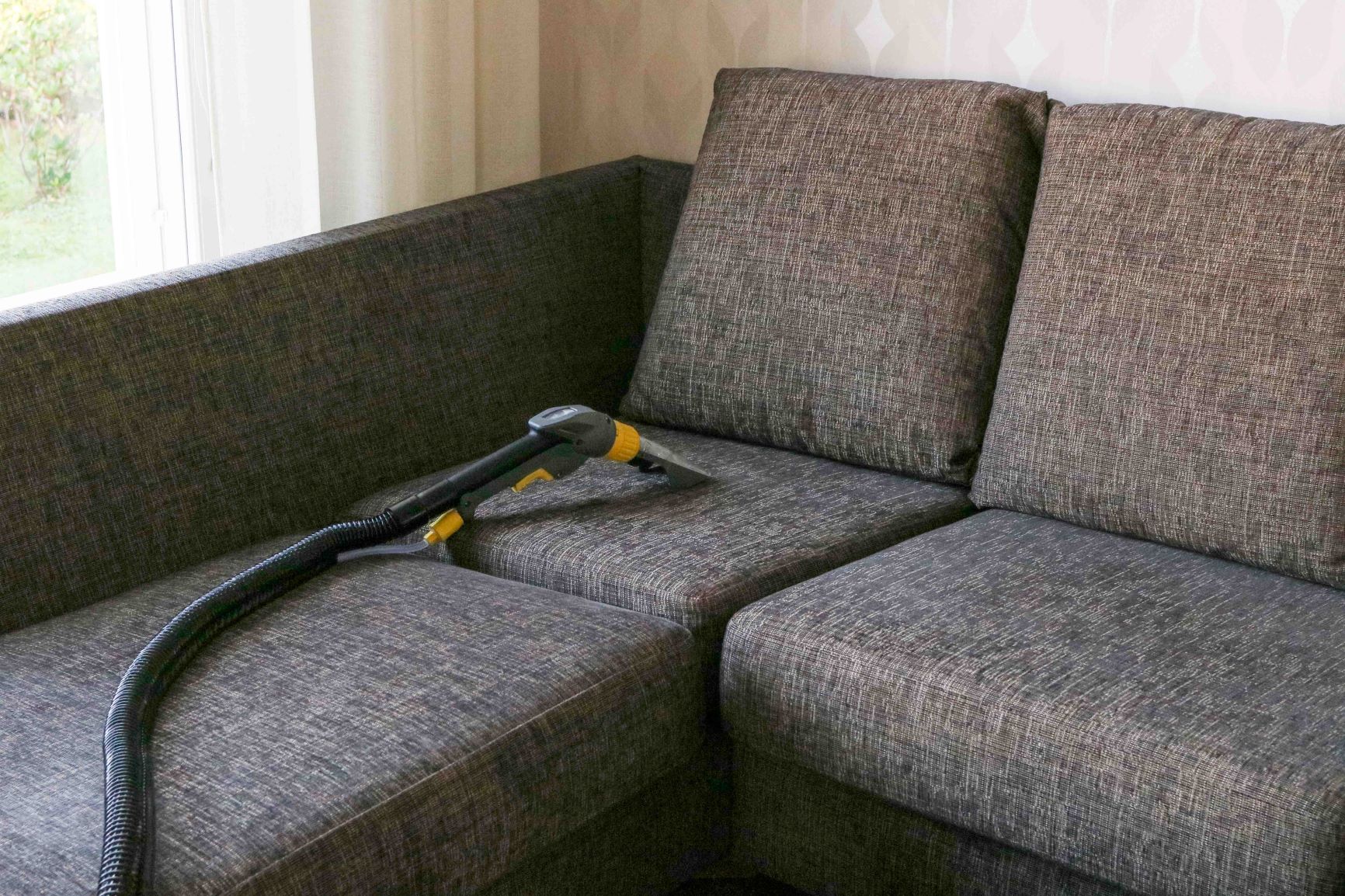 Sohvan pesu pesurilla