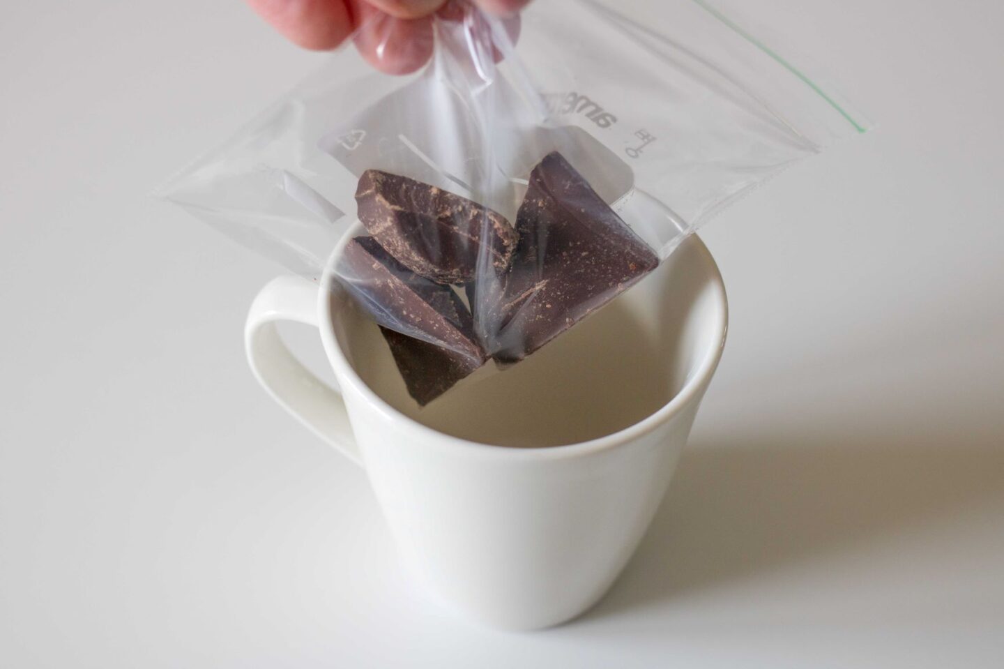 Suklaapaloja pienessä muovipussissa