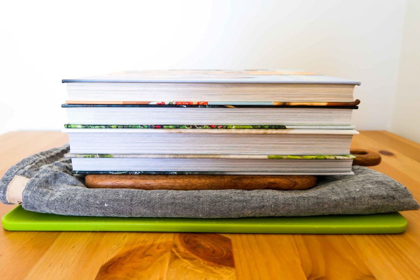 Tofun kuivaaminen painon alla