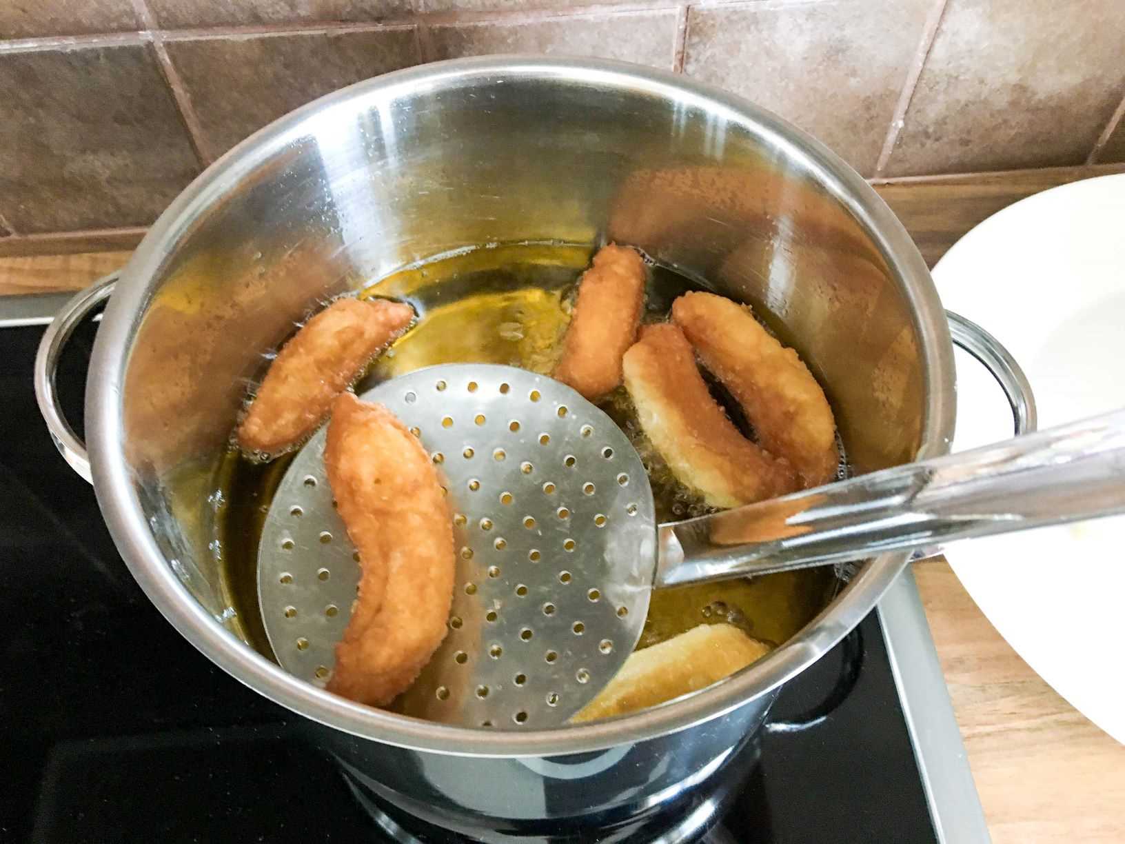 Uppopaistaminen kattilassa