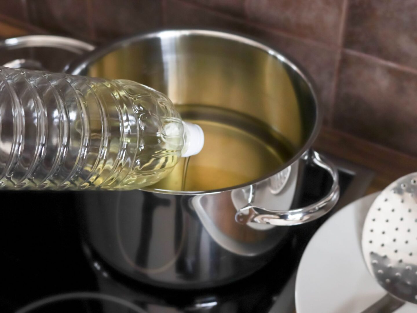 Uppopaistamisessa käytettäviä tarvikkeita