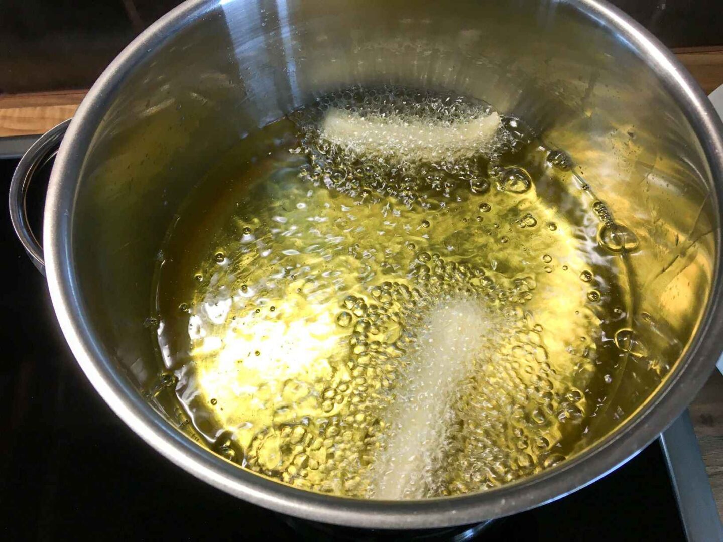 Uppopaistaminen sopivan kuumassa öljyssä