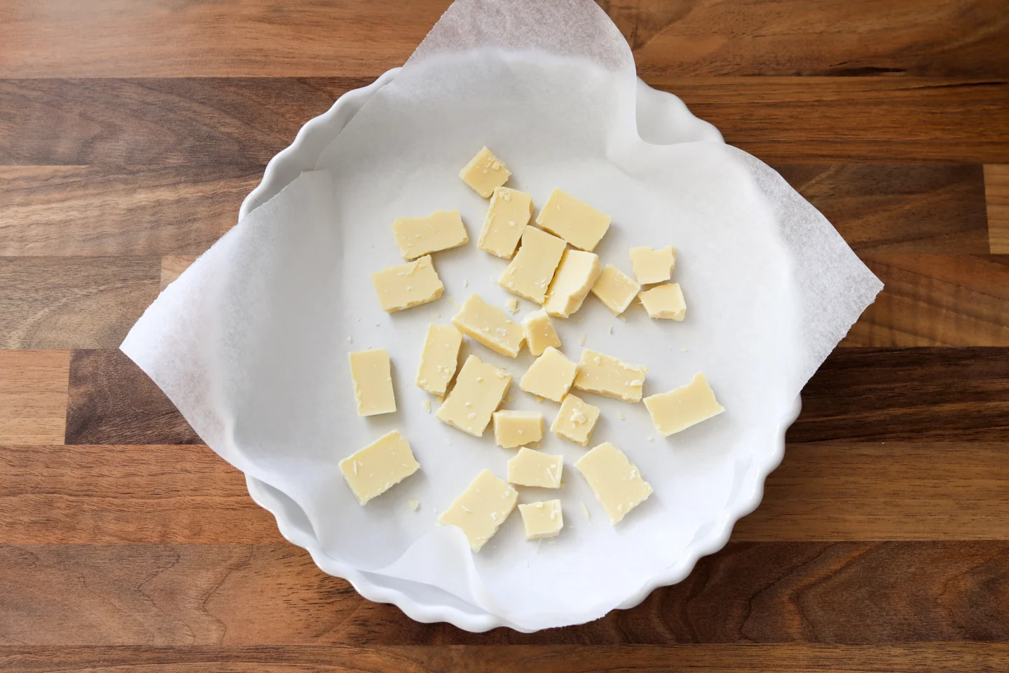 Valkosuklaata uunivuoassa