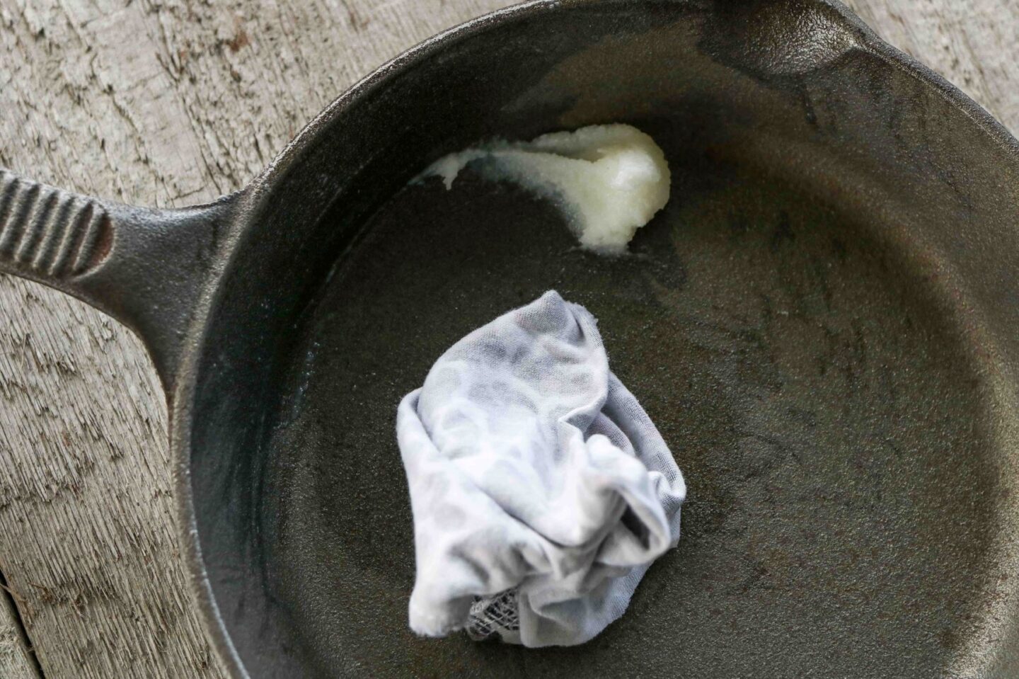 Silavan levitys valurautapannulle 