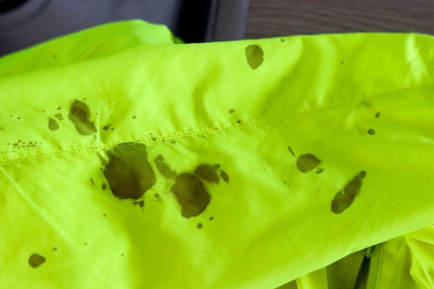 Veritahroja kankaassa