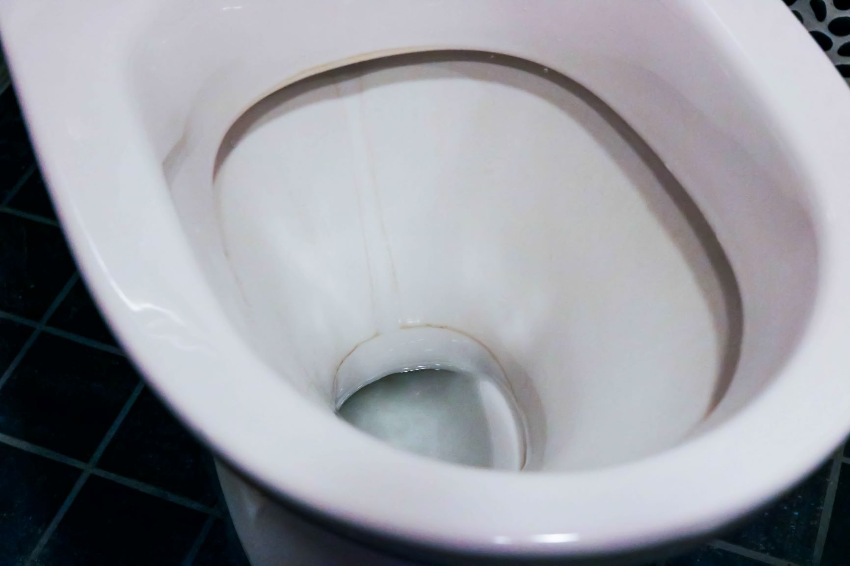 Kalkkisaostumia wc-pöntössä