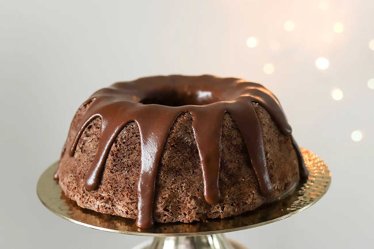 Arabialainen maustekakku kuorrutettuna