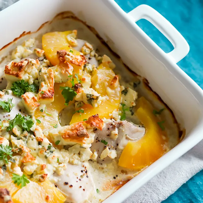 Aurajuustobroileri säilötyn ananaksen kanssa.