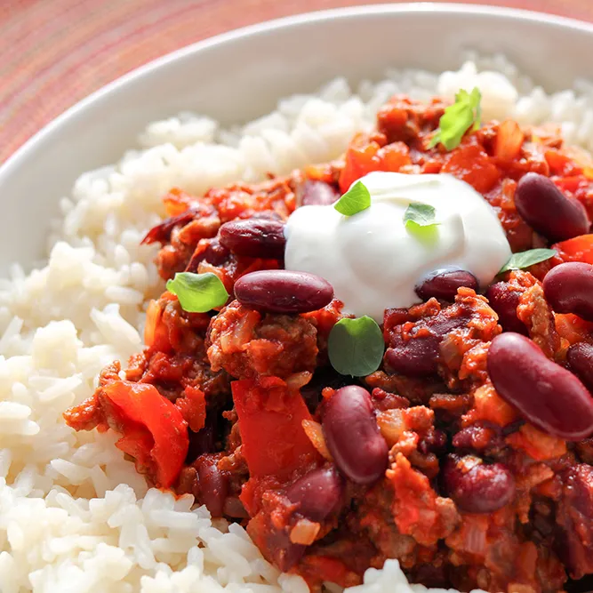 Chili con carne riisin kanssa.