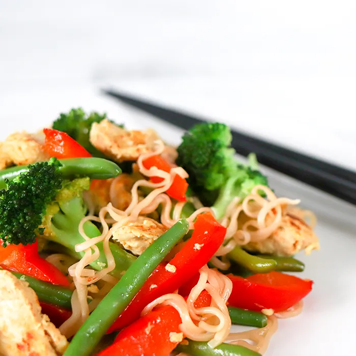 Kanawokki, jossa on nuudeleita.