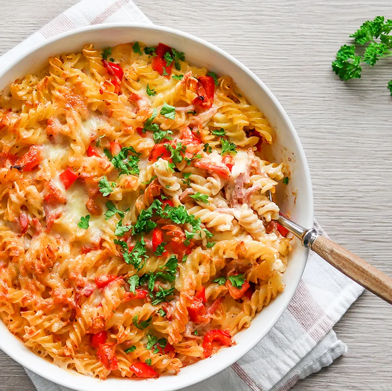 Kinkkupasta odottamassa ruokailua uunissa paistamisen jälkeen.