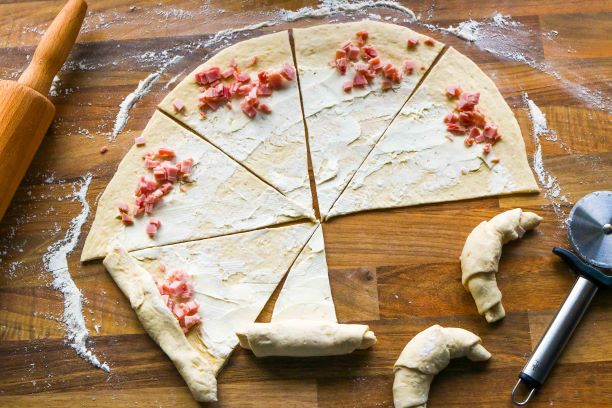 Taikinan muotoilu kinkkusarviksi