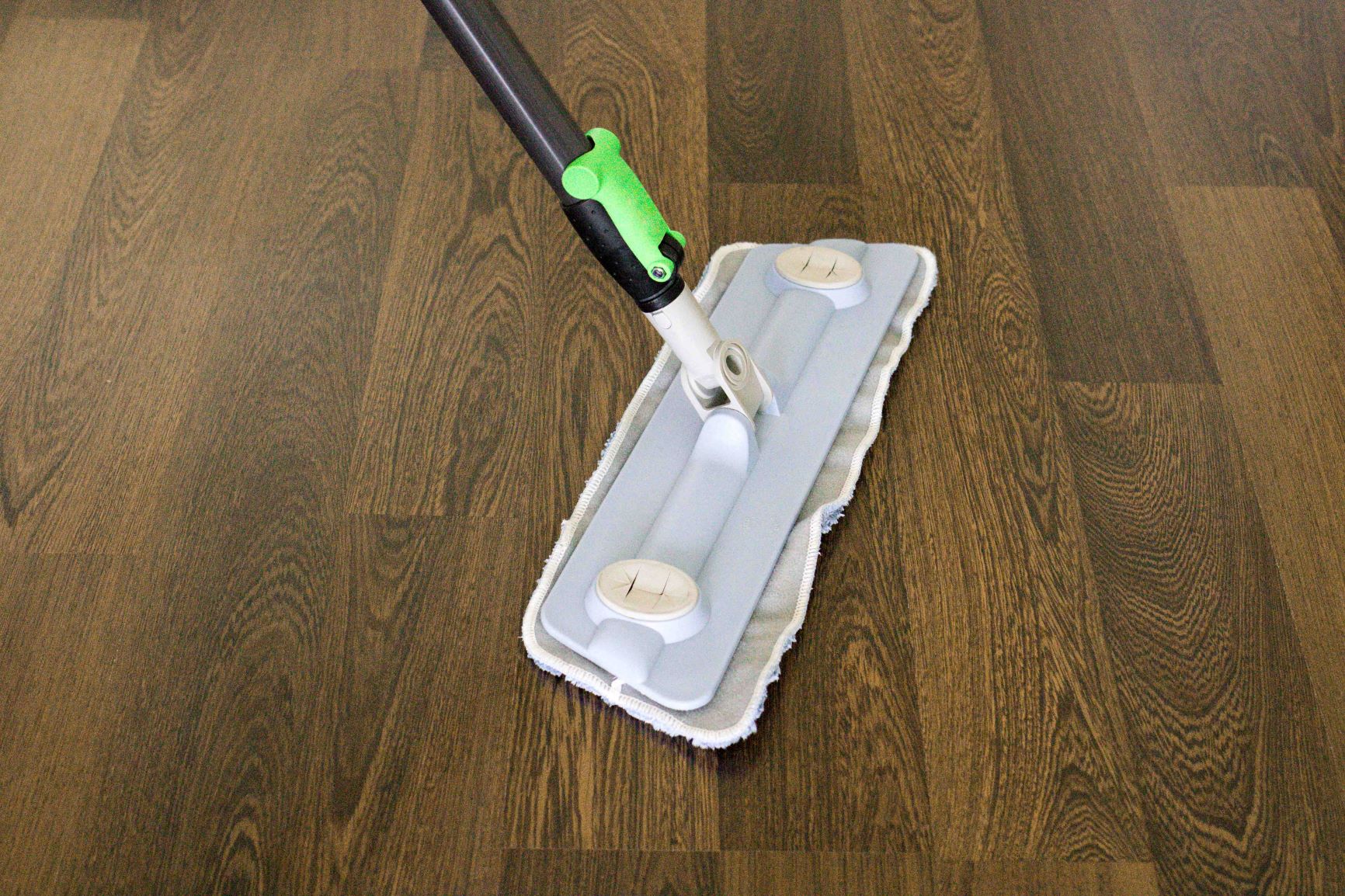 Laminaattilattian pesu mopilla