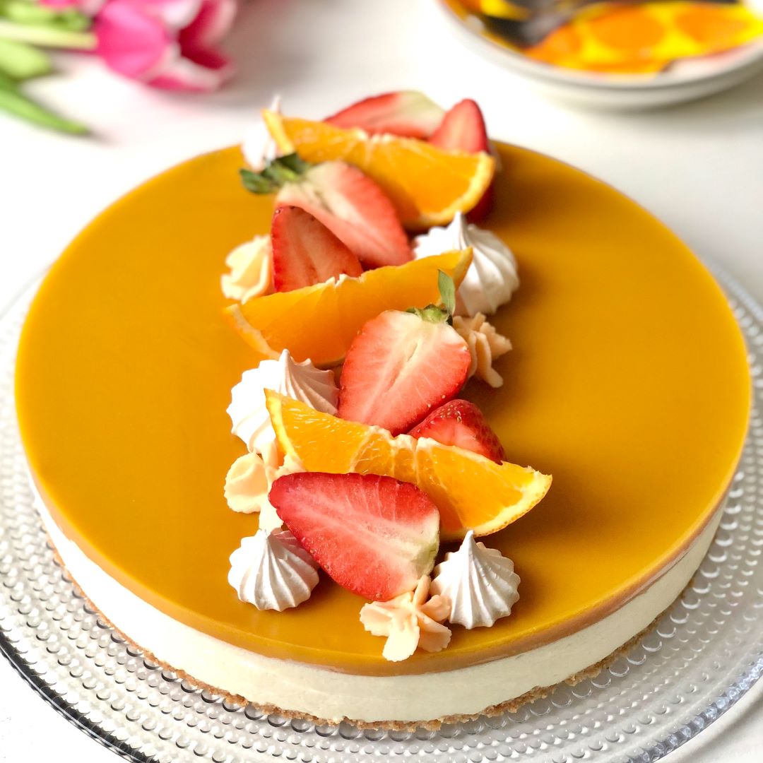 Mangojuustokakun koristele