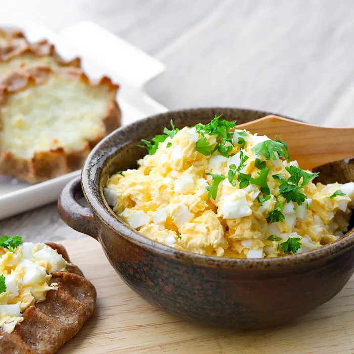 Munavoi on klassikkolevite riisipiirakan päälle.