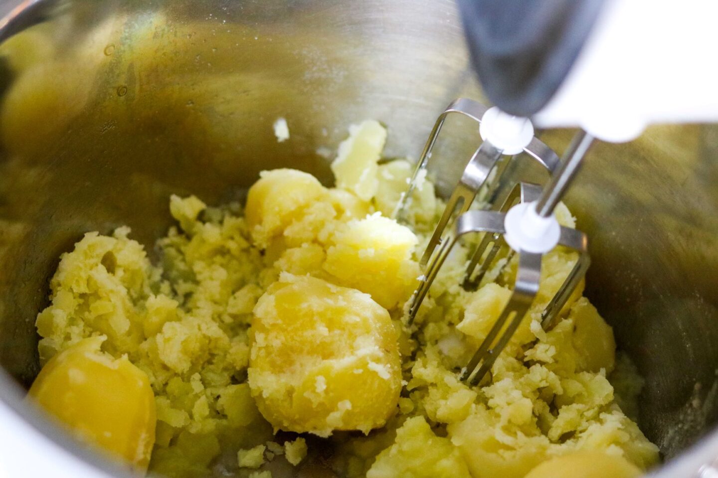 Perunamuusin soseutusta sähkövatkaimella