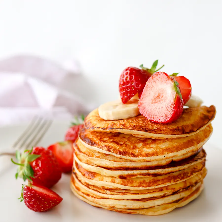 Rahkaletut ja mansikoita.