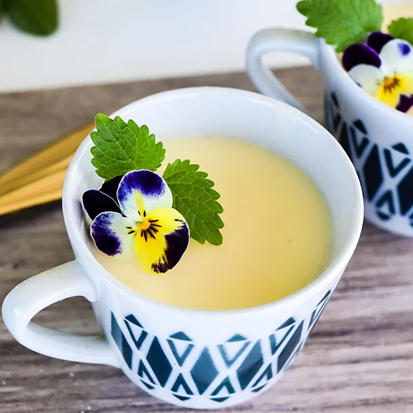 Sitruunaposset voi tarjota vaikka kahvikupeista.