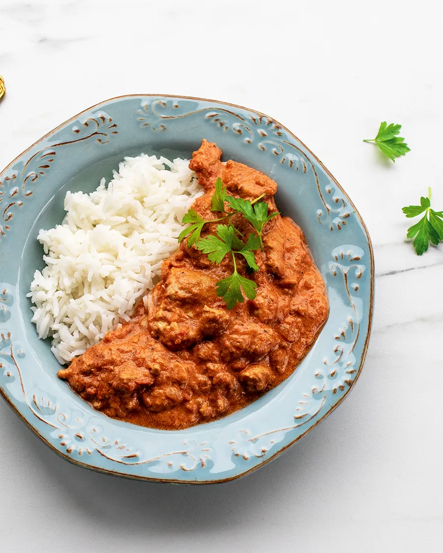 Tikka masala tuoreella korianterilla viimeisteltynä.