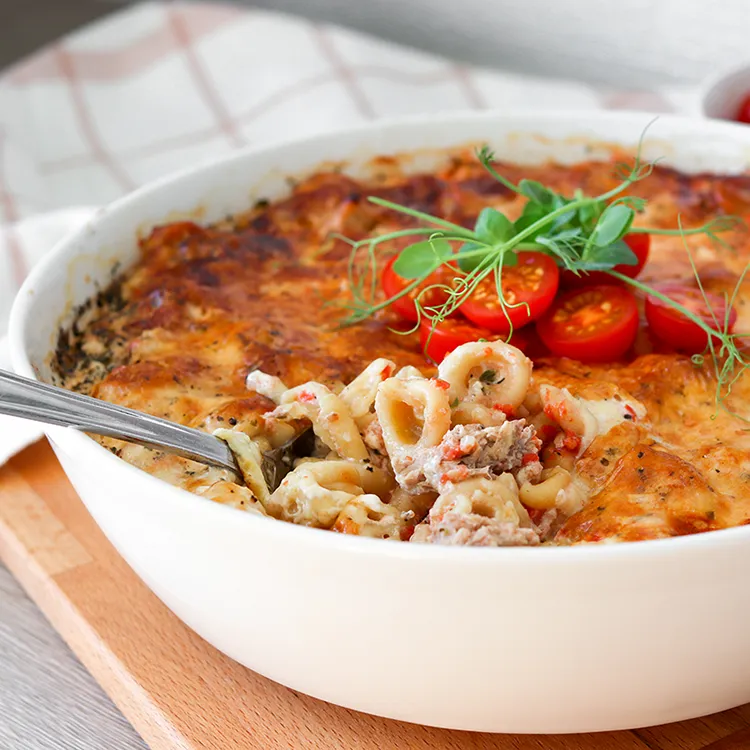Tonnikalapasta, joka on paistettu uunissa.