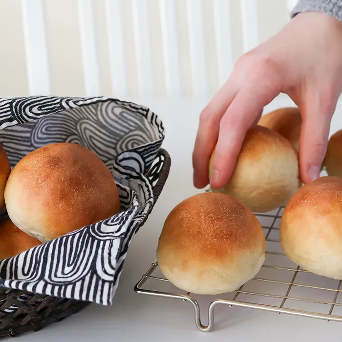 Vehnäsämpylät jäähtymässä.