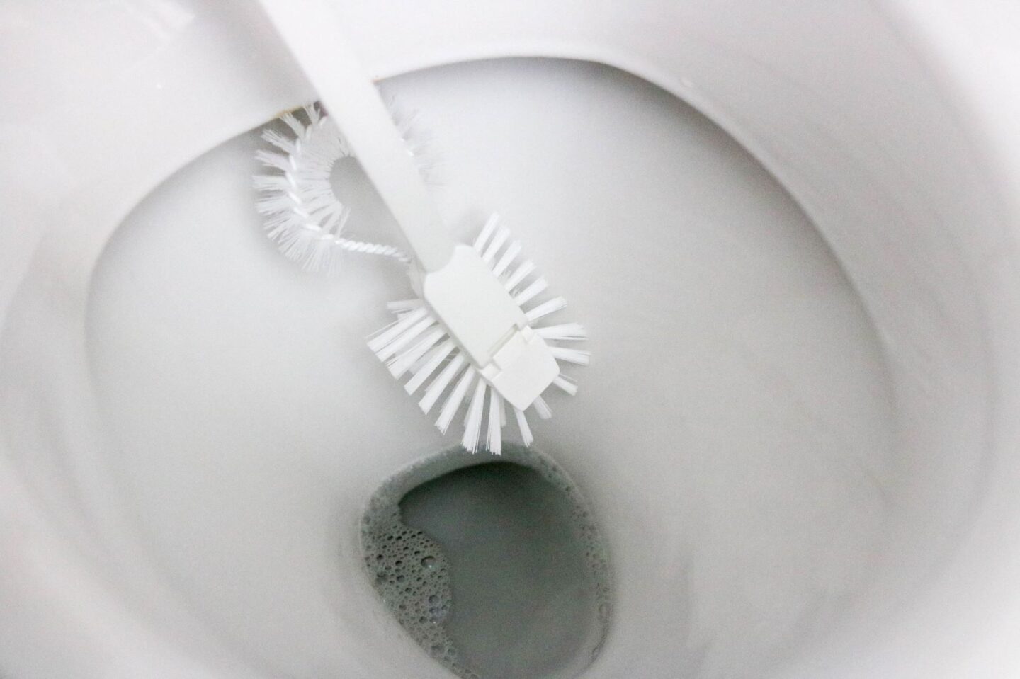 Vessanpöntön harjaus