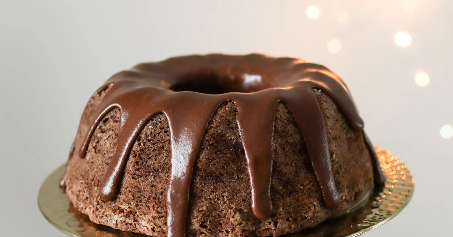 Arabialainen maustekakku kuorrutettuna