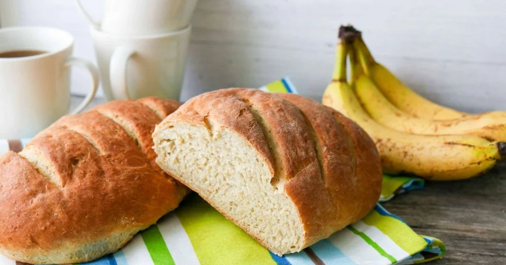 Suolainen banaanileipä on terveellinen tapa käyttää tummuneet banaanit.